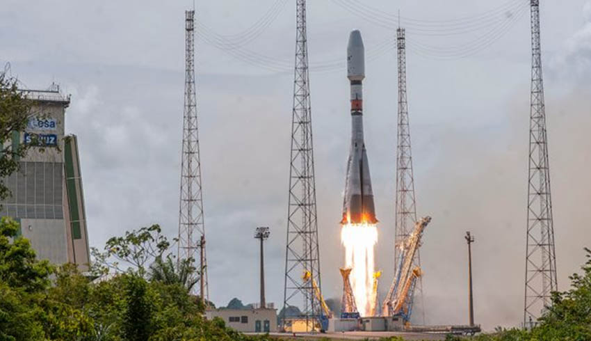 Lift-off for European Data Relay System aboard Ariane 5