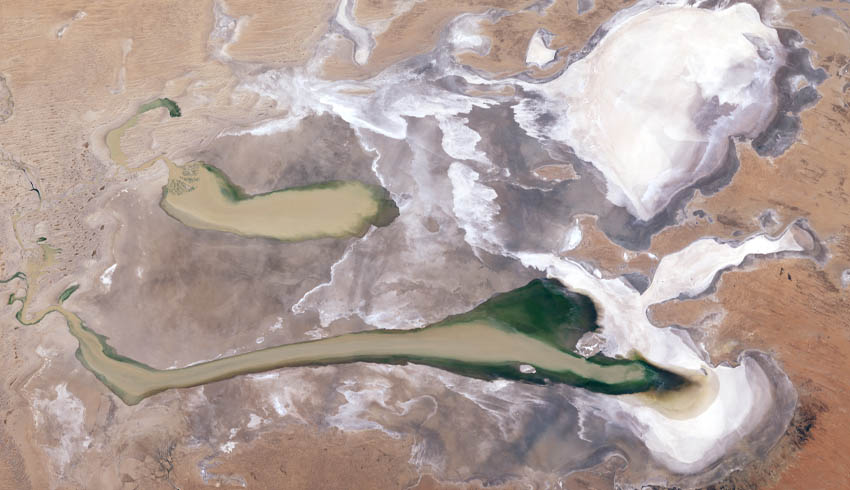 NASA satellite photos show Lake Eyre filling up after heavy rains