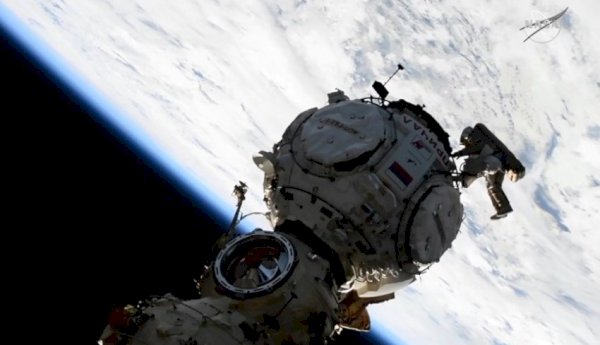 Roscosmos cosmonauts Anton Shkaplerov and Pytor Dubrov